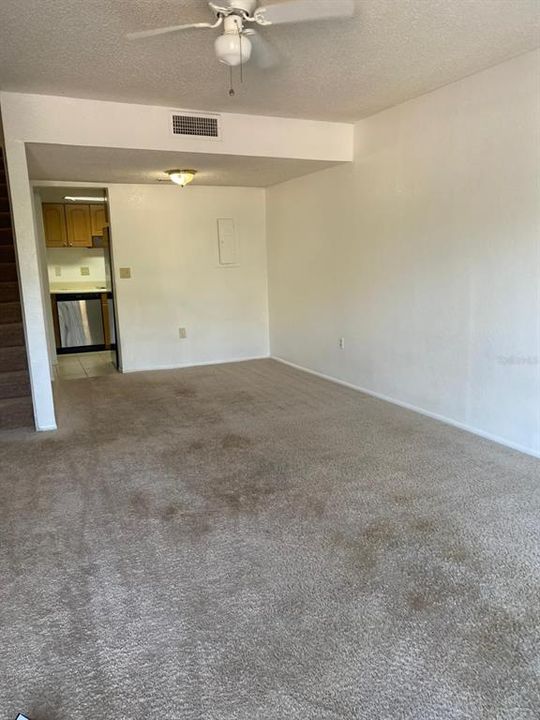 For Rent: $1,200 (1 beds, 1 baths, 765 Square Feet)