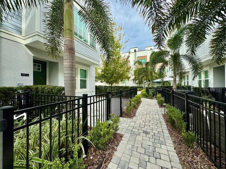 Recently Rented: $4,275 (3 beds, 3 baths, 2052 Square Feet)