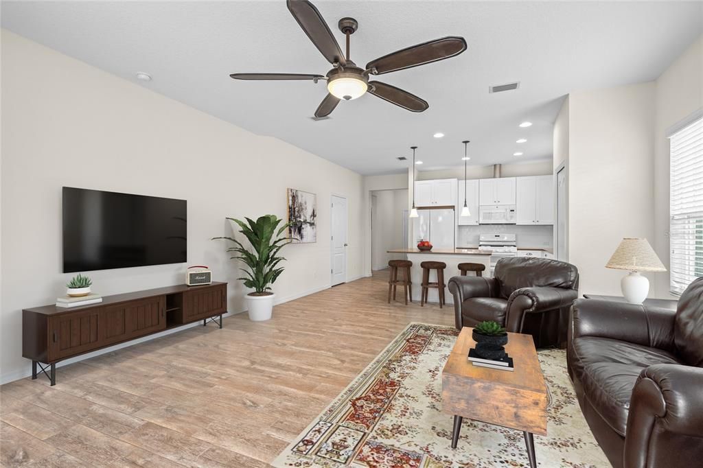 For Sale: $399,000 (2 beds, 2 baths, 1452 Square Feet)