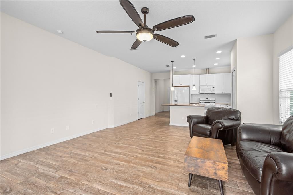 For Sale: $399,000 (2 beds, 2 baths, 1452 Square Feet)