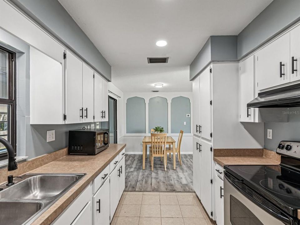 For Sale: $247,000 (2 beds, 2 baths, 1184 Square Feet)