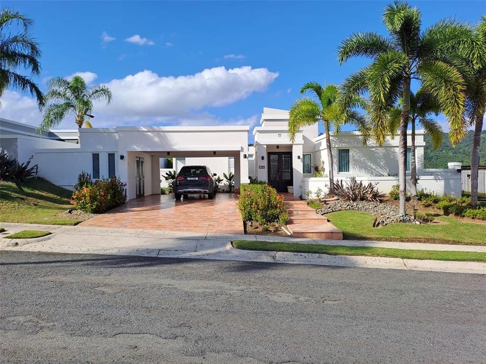 Recently Sold: $530,000 (4 beds, 2 baths, 1000 Square Feet)