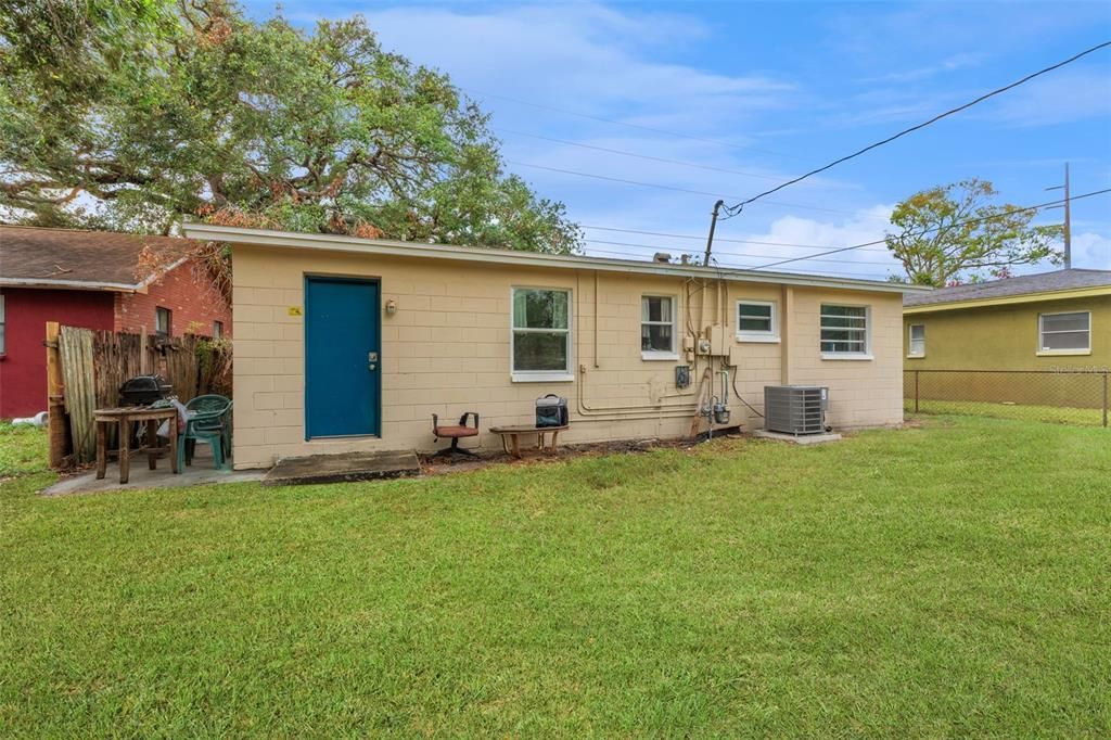 For Sale: $294,000 (3 beds, 1 baths, 988 Square Feet)