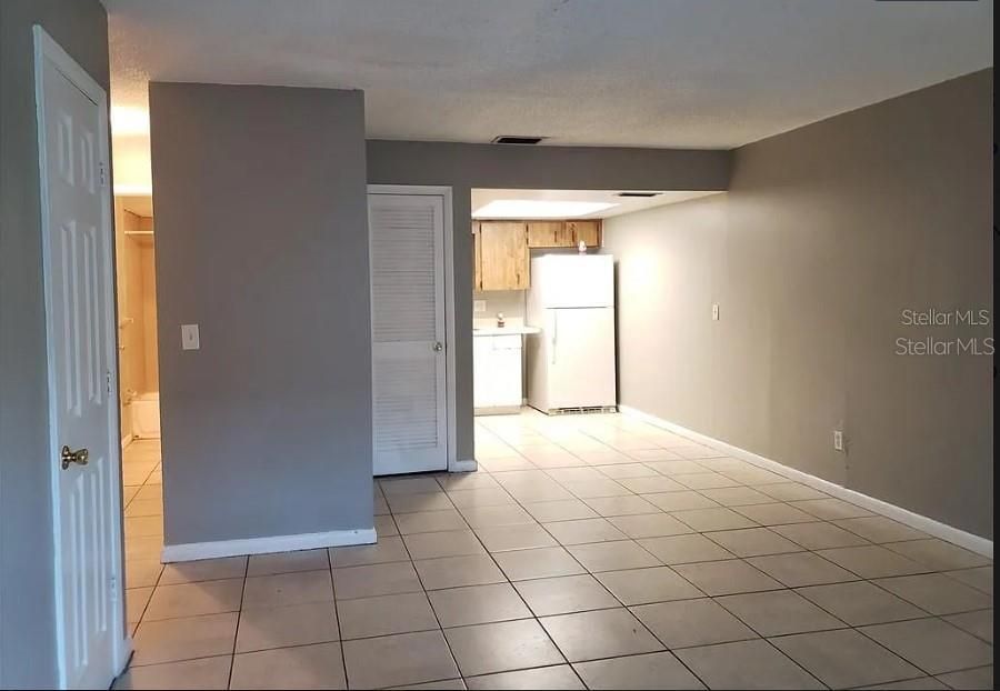 For Rent: $1,200 (2 beds, 1 baths, 1740 Square Feet)