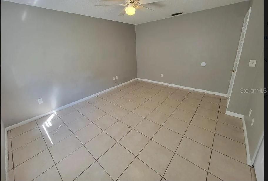 For Rent: $1,200 (2 beds, 1 baths, 1740 Square Feet)