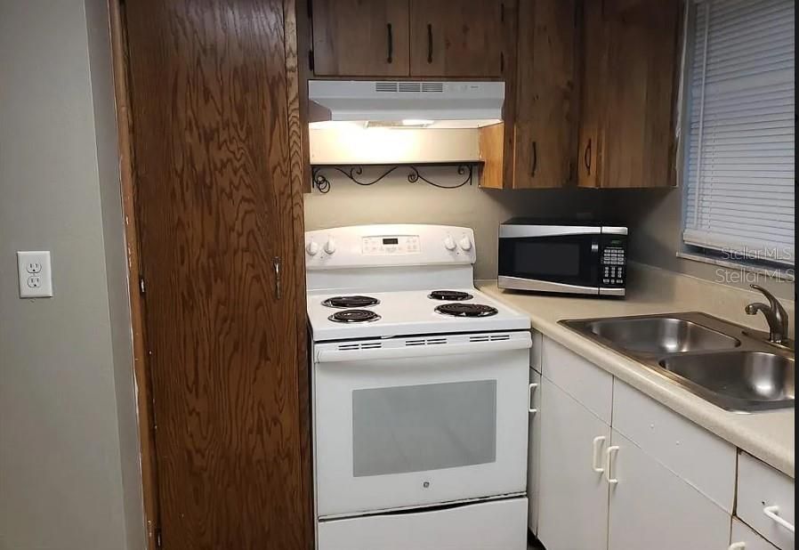 For Rent: $1,200 (2 beds, 1 baths, 1740 Square Feet)