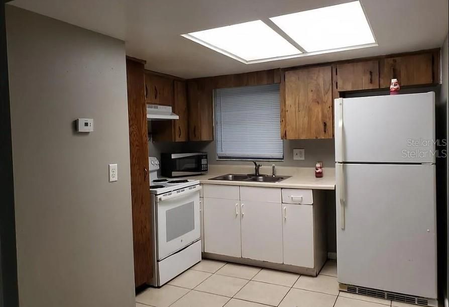 For Rent: $1,200 (2 beds, 1 baths, 1740 Square Feet)