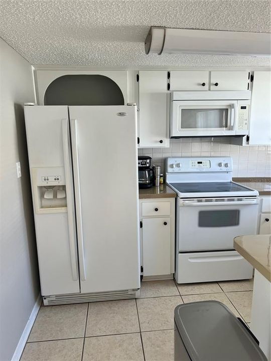 For Sale: $110,000 (1 beds, 1 baths, 868 Square Feet)