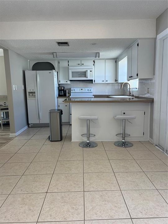 For Sale: $110,000 (1 beds, 1 baths, 868 Square Feet)