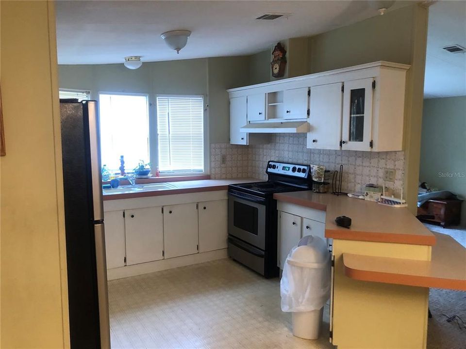 For Sale: $159,900 (2 beds, 2 baths, 1012 Square Feet)