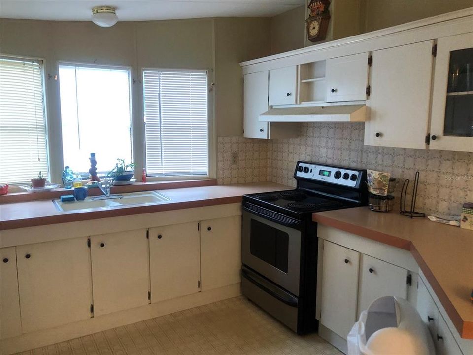 For Sale: $159,900 (2 beds, 2 baths, 1012 Square Feet)