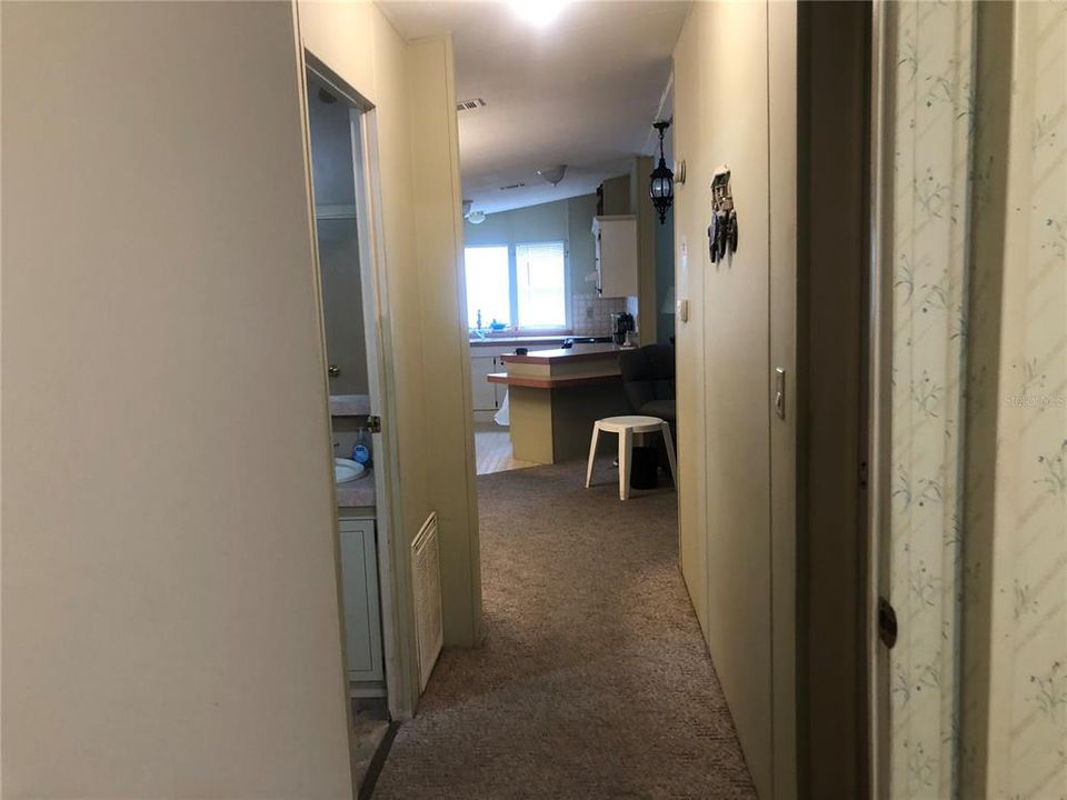 For Sale: $159,900 (2 beds, 2 baths, 1012 Square Feet)