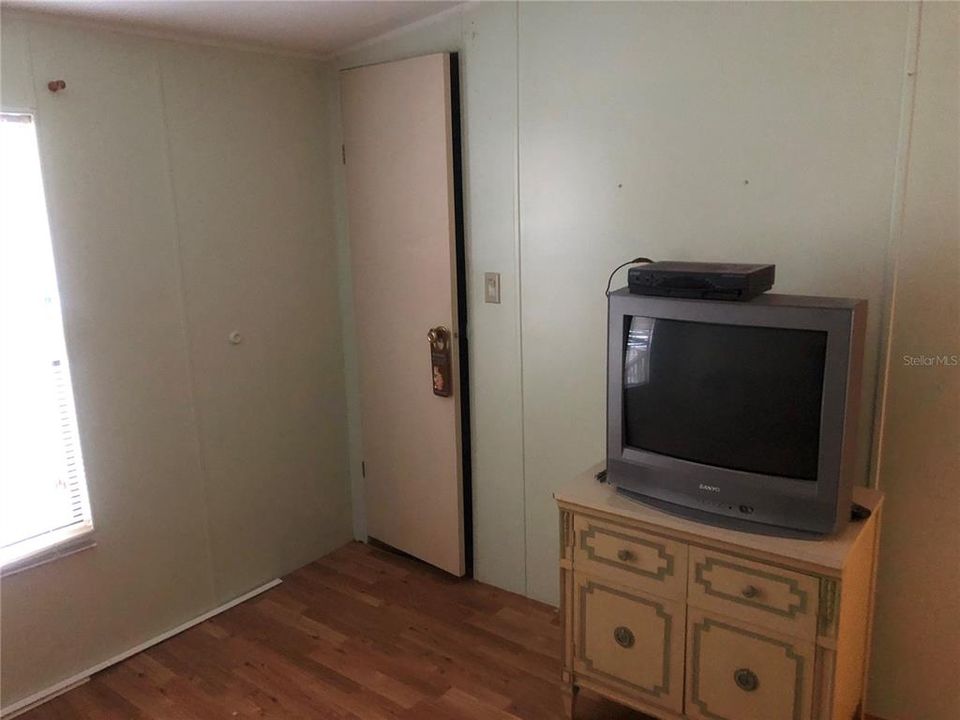 For Sale: $159,900 (2 beds, 2 baths, 1012 Square Feet)