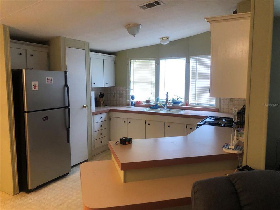 For Sale: $159,900 (2 beds, 2 baths, 1012 Square Feet)