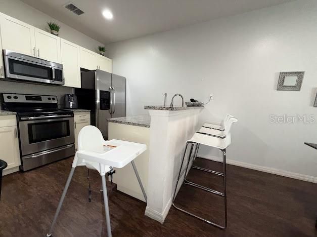 For Sale: $335,000 (3 beds, 2 baths, 1300 Square Feet)