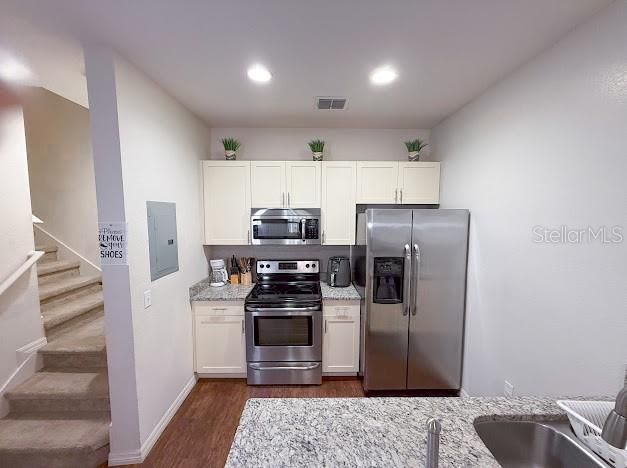 For Sale: $335,000 (3 beds, 2 baths, 1300 Square Feet)