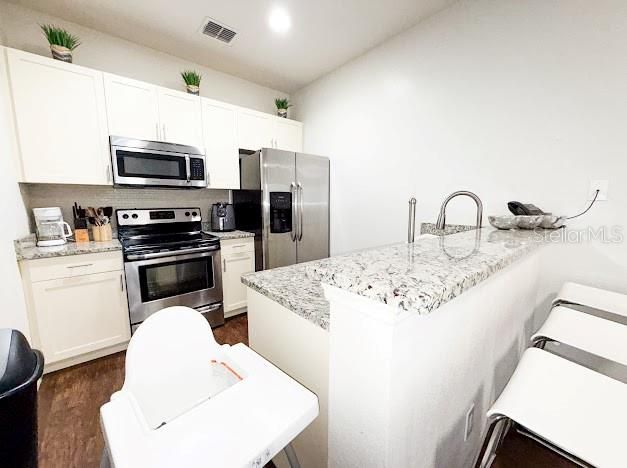 For Sale: $335,000 (3 beds, 2 baths, 1300 Square Feet)