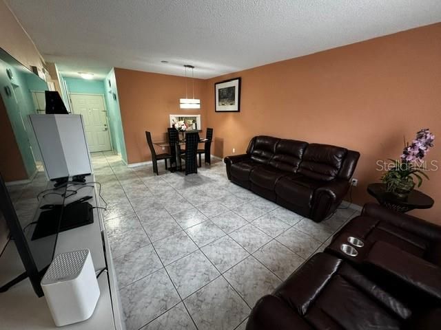 For Sale: $210,000 (1 beds, 1 baths, 644 Square Feet)