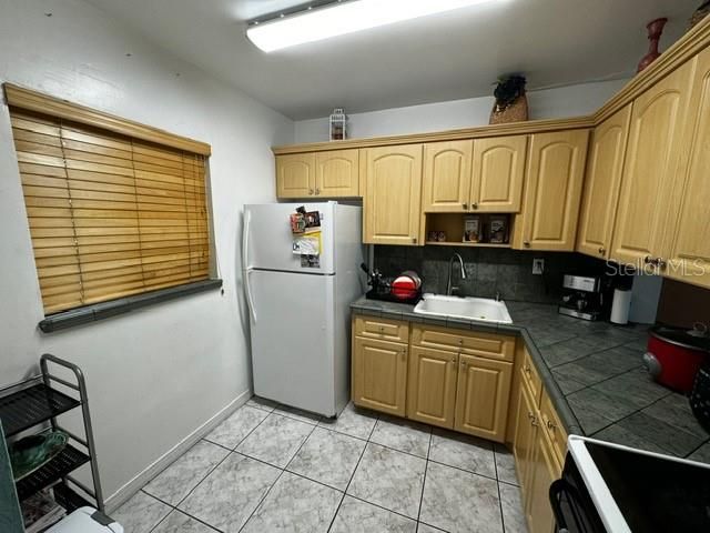 For Sale: $210,000 (1 beds, 1 baths, 644 Square Feet)