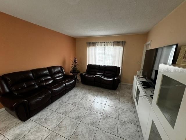 For Sale: $210,000 (1 beds, 1 baths, 644 Square Feet)