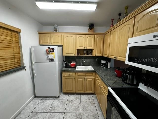 For Sale: $210,000 (1 beds, 1 baths, 644 Square Feet)