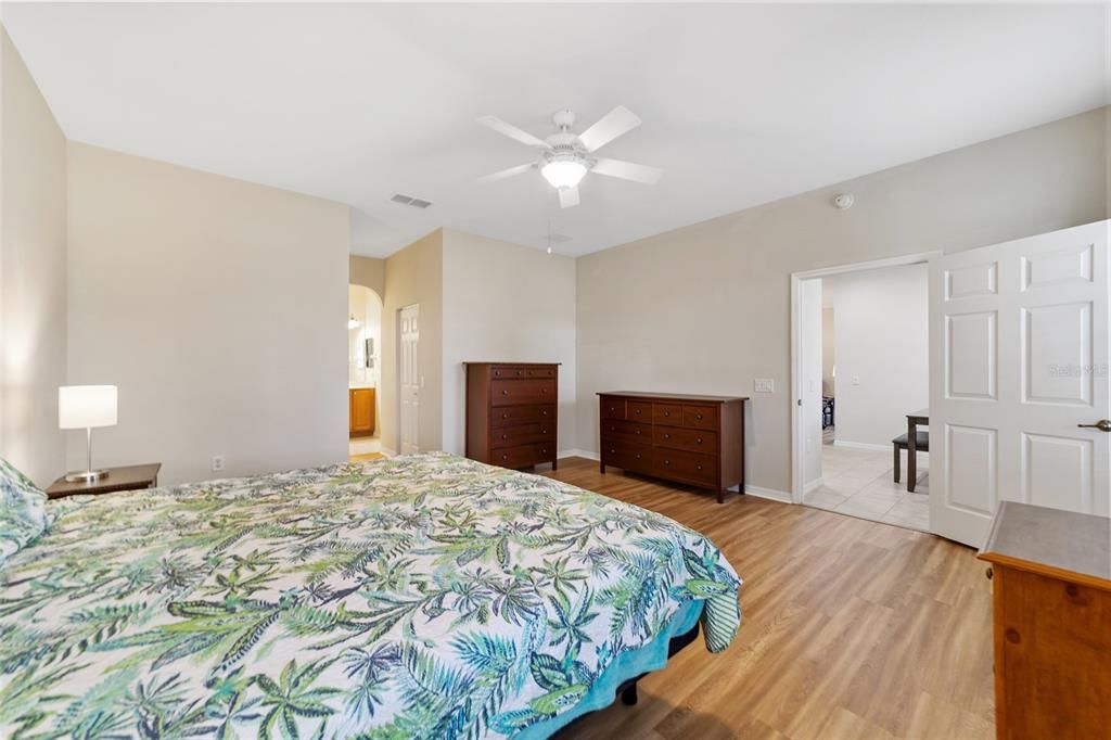 For Sale: $298,000 (3 beds, 2 baths, 1701 Square Feet)