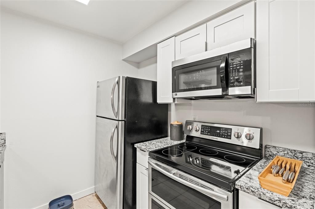 For Sale: $209,900 (2 beds, 2 baths, 860 Square Feet)