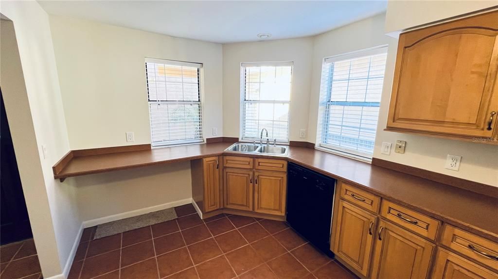 For Rent: $2,300 (3 beds, 2 baths, 1565 Square Feet)