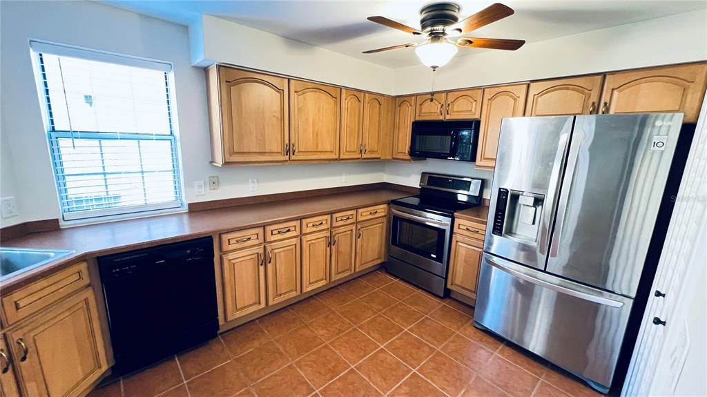 For Rent: $2,300 (3 beds, 2 baths, 1565 Square Feet)