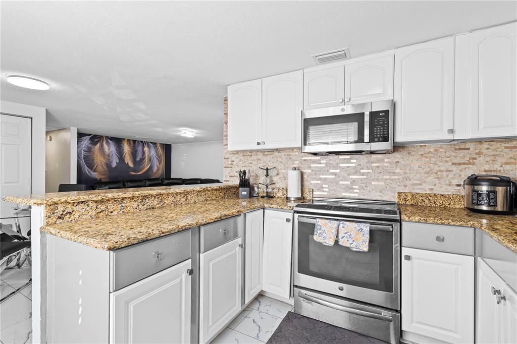 For Sale: $380,000 (2 beds, 2 baths, 1270 Square Feet)