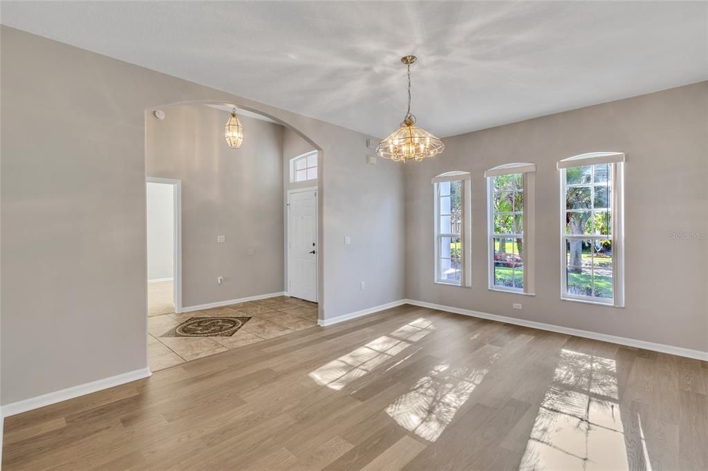 Dining Room - Plethora of sunlight and windows