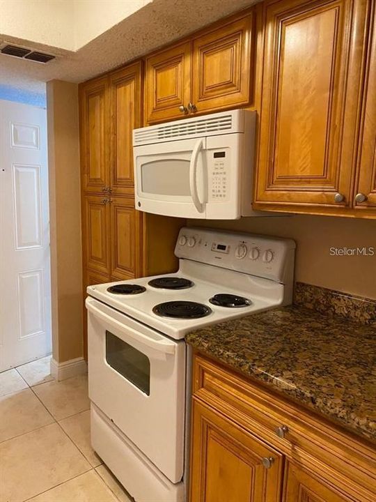 For Rent: $1,175 (1 beds, 1 baths, 756 Square Feet)