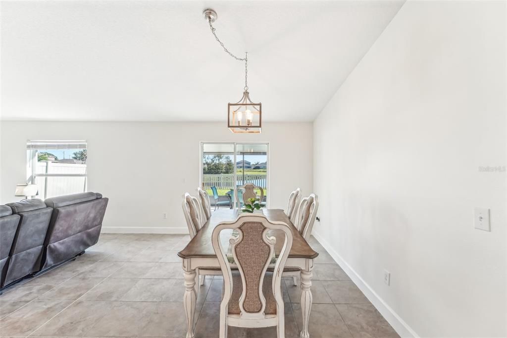 For Sale: $314,900 (3 beds, 2 baths, 1561 Square Feet)