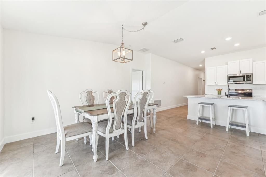 For Sale: $314,900 (3 beds, 2 baths, 1561 Square Feet)