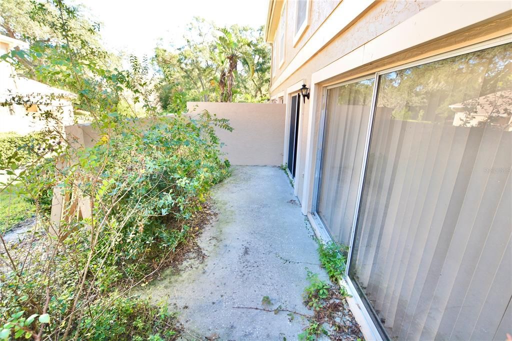 Active With Contract: $100,000 (2 beds, 1 baths, 1104 Square Feet)