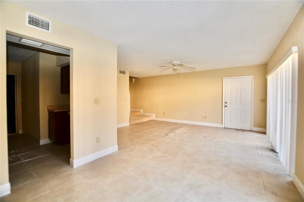 Active With Contract: $100,000 (2 beds, 1 baths, 1104 Square Feet)