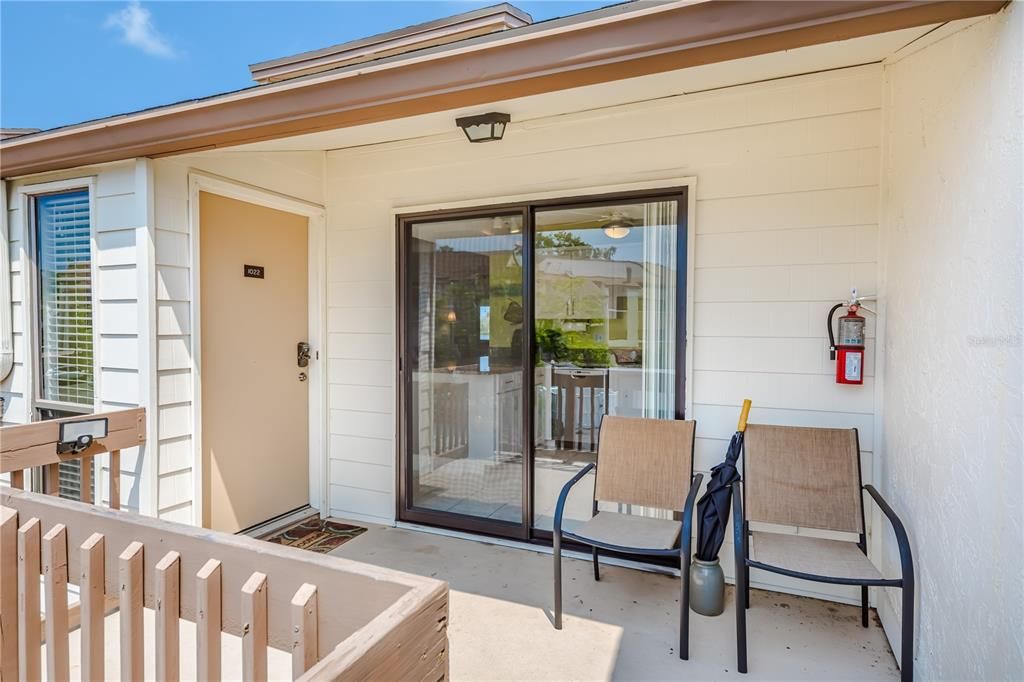 For Sale: $299,900 (2 beds, 2 baths, 1031 Square Feet)