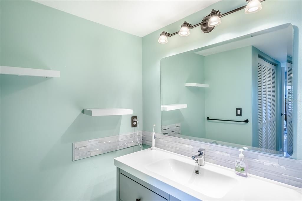 For Sale: $299,900 (2 beds, 2 baths, 1031 Square Feet)