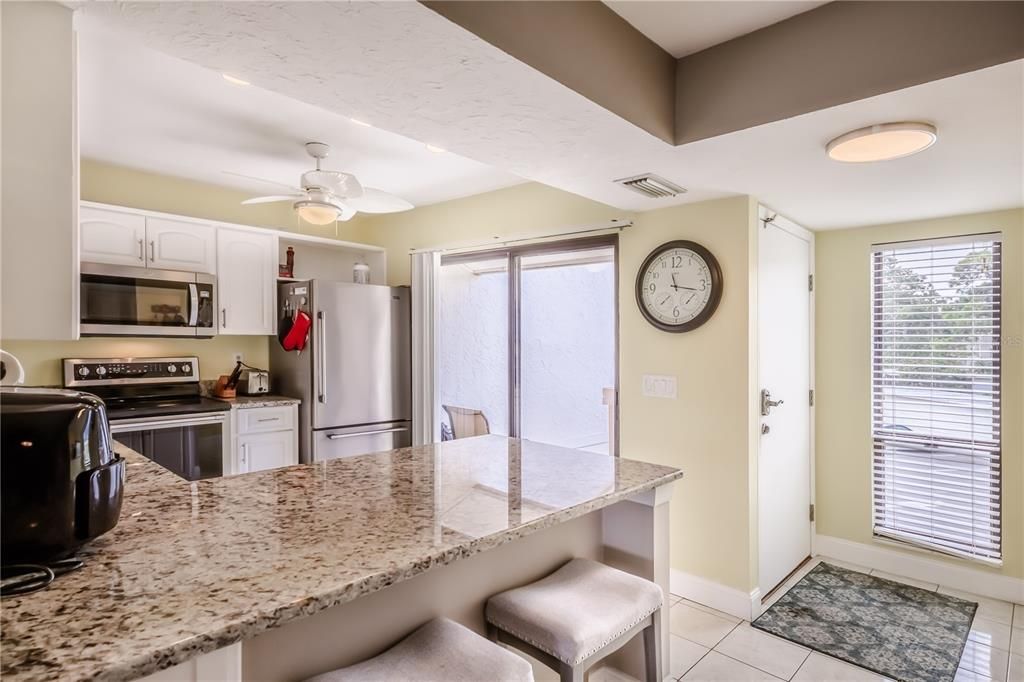 For Sale: $299,900 (2 beds, 2 baths, 1031 Square Feet)