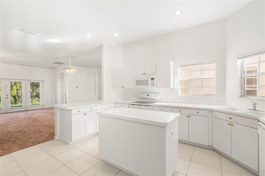 For Sale: $250,000 (2 beds, 2 baths, 1477 Square Feet)