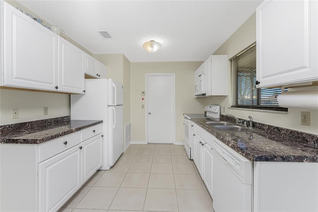 For Sale: $239,900 (3 beds, 2 baths, 1072 Square Feet)