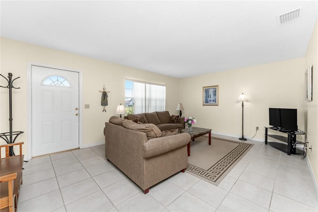 For Sale: $239,900 (3 beds, 2 baths, 1072 Square Feet)