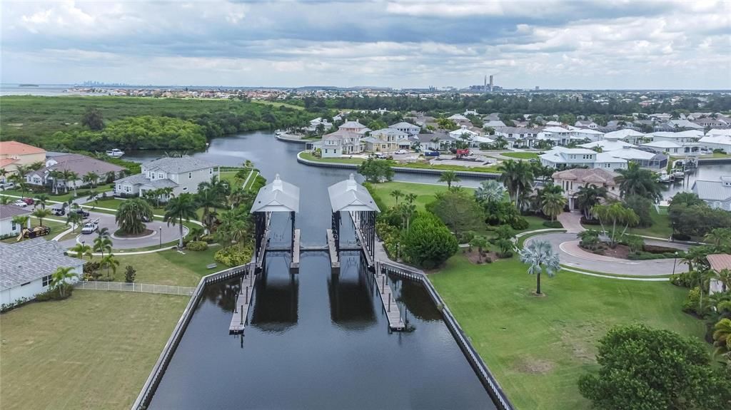 Boat Lift to Tampa Bay