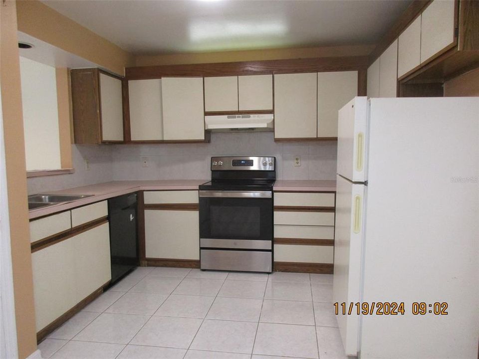 For Rent: $2,050 (3 beds, 2 baths, 1326 Square Feet)