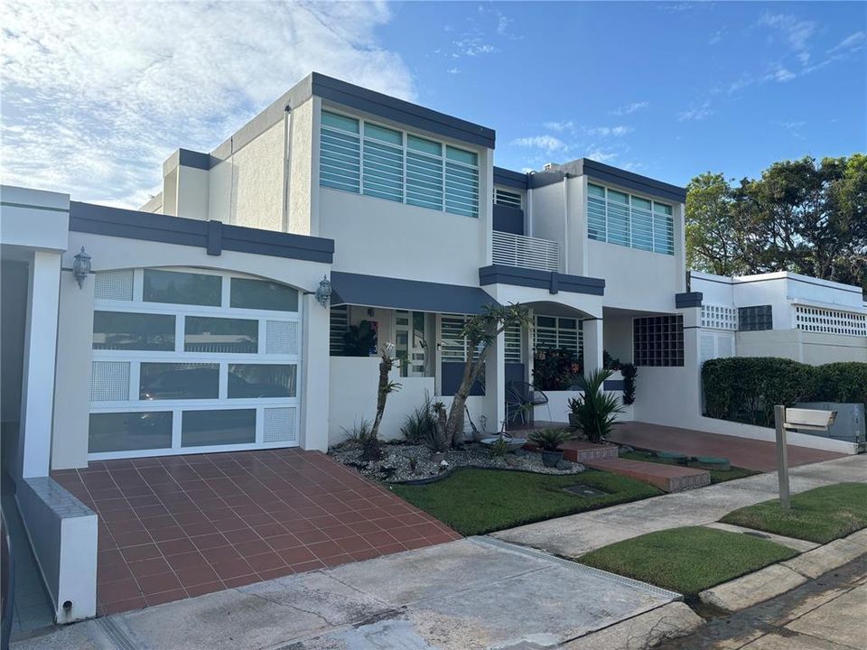 En Venta: $495,000 (4 camas, 2 baños, 3500 Pies cuadrados)