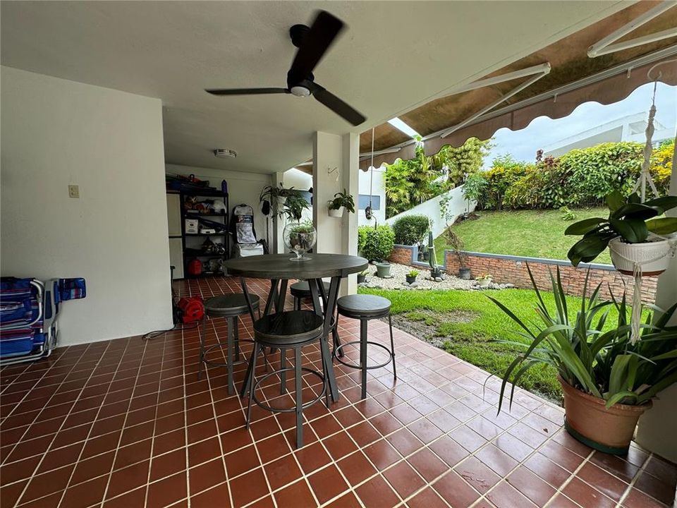 En Venta: $495,000 (4 camas, 2 baños, 3500 Pies cuadrados)