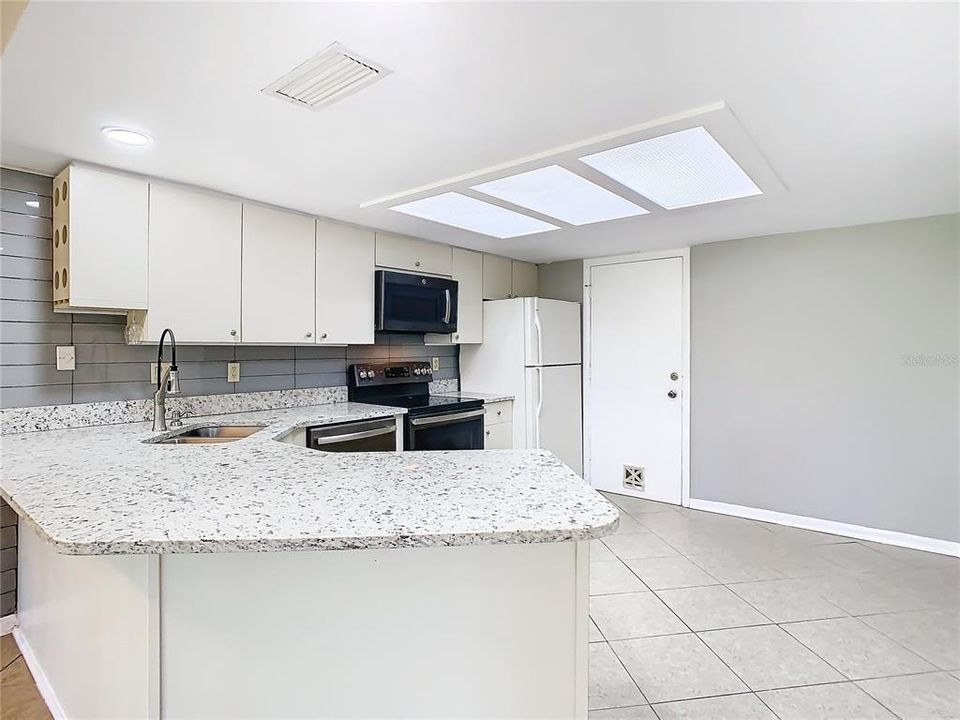 For Sale: $235,900 (3 beds, 2 baths, 1258 Square Feet)