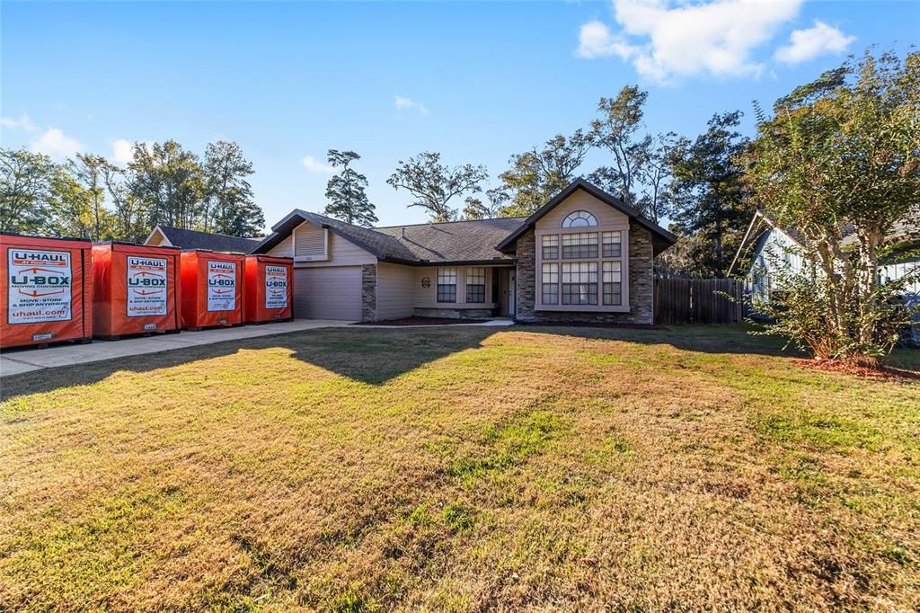 For Sale: $295,000 (3 beds, 2 baths, 1270 Square Feet)