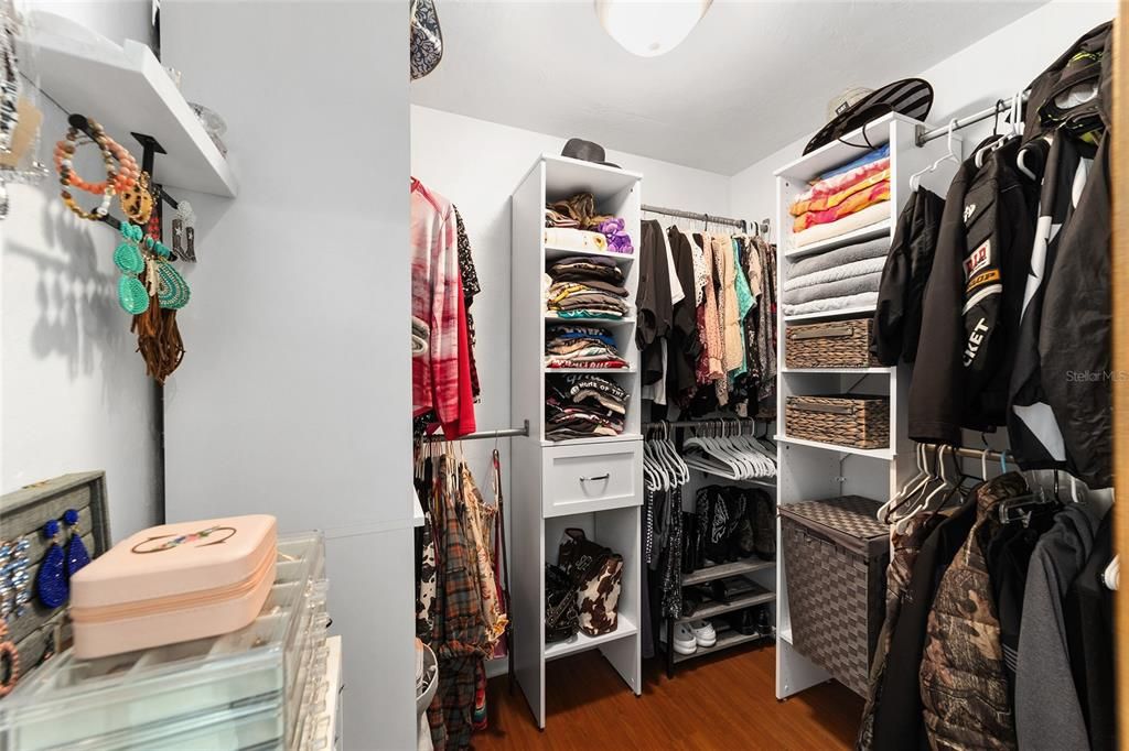 Custom closet system