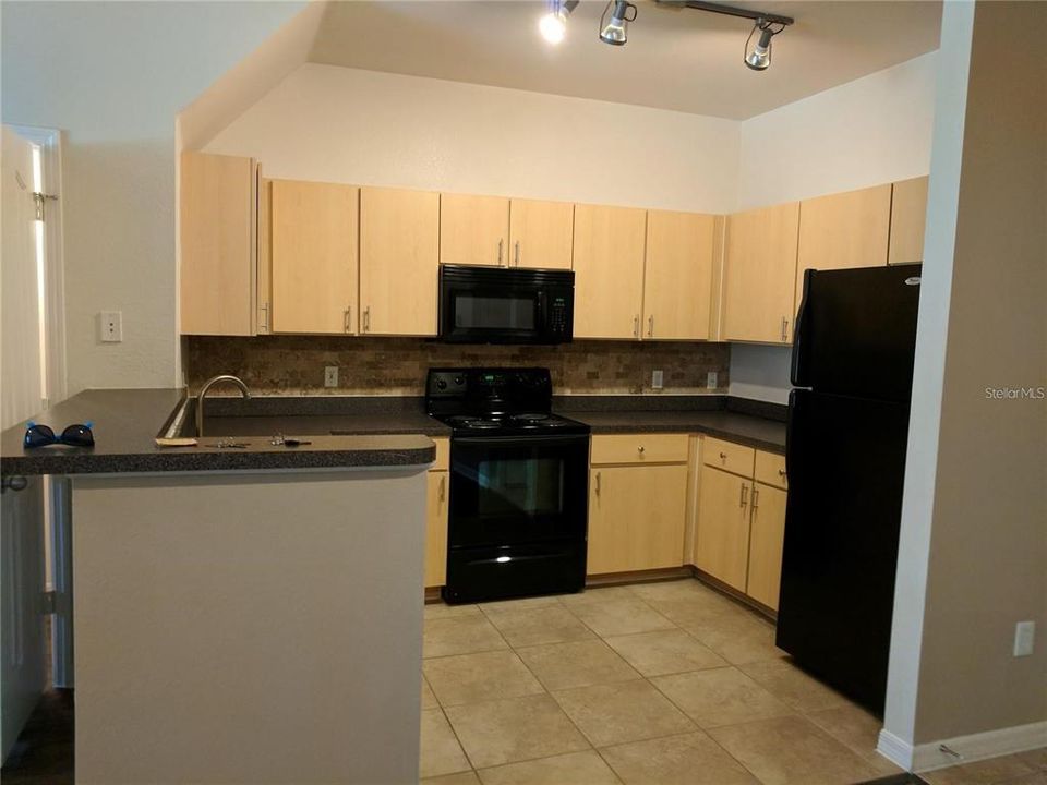 For Rent: $1,699 (1 beds, 1 baths, 958 Square Feet)